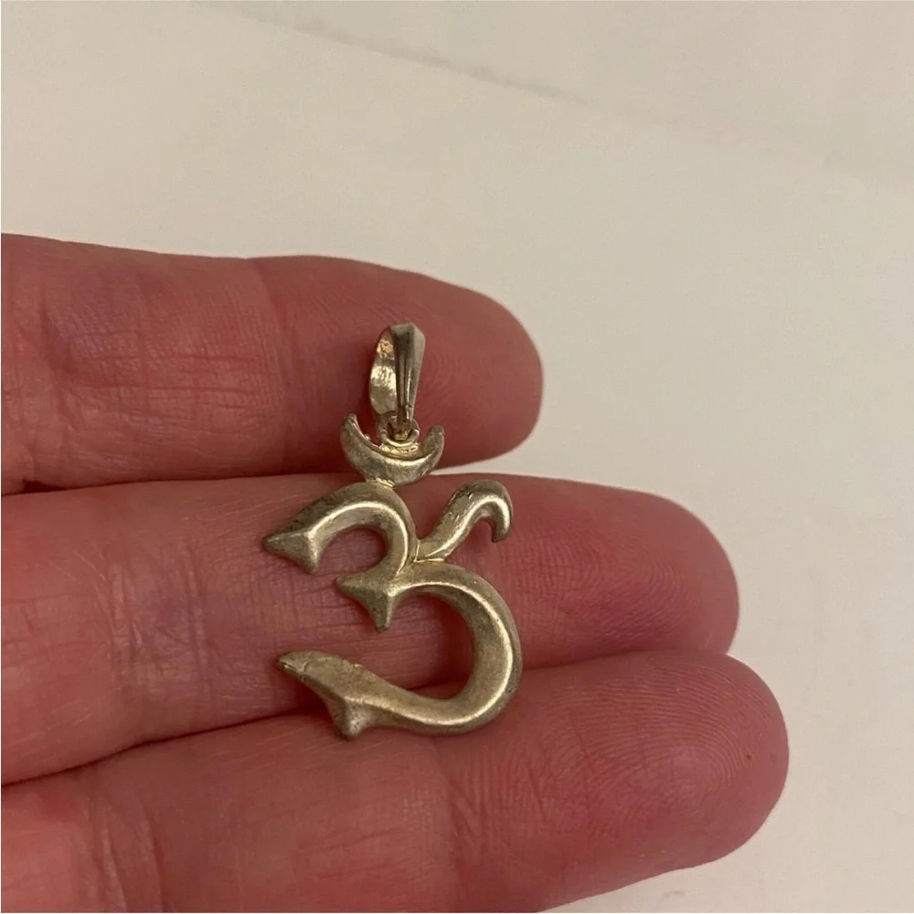 Om (Ohm) Pendant Unbranded Silver Not stamped